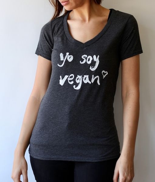 Yo Soy Vegan Women's V-Neck T-shirt