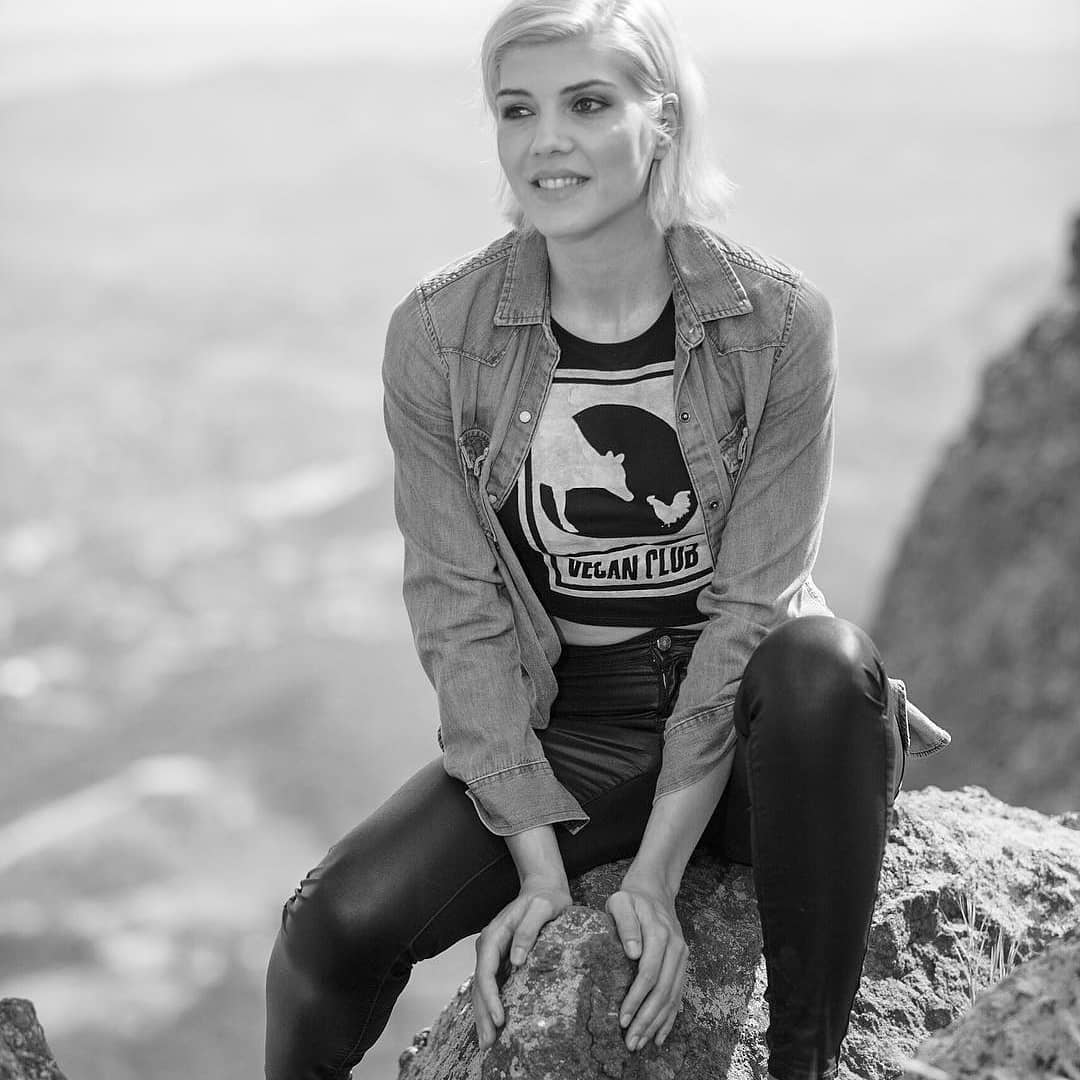 Vegan Club T-shirt feat. Farm Sanctuary